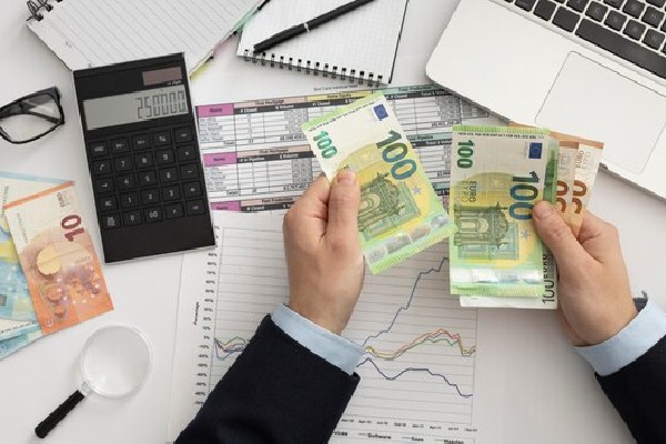 俄罗斯央行宣布下调基准利率至16%